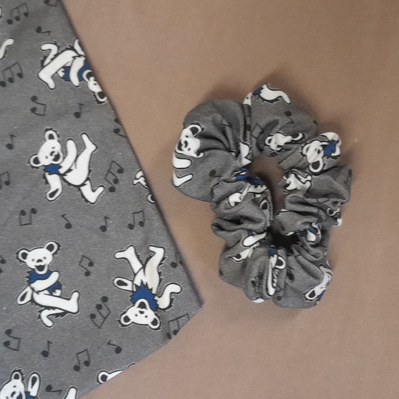 Grateful Dead scrunchie set with pull string bag - Picture 5 of 7